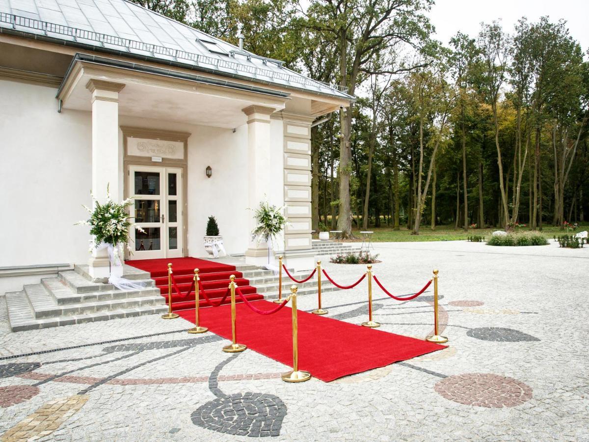 Palac Dabrowka Rawicz Kültér fotó